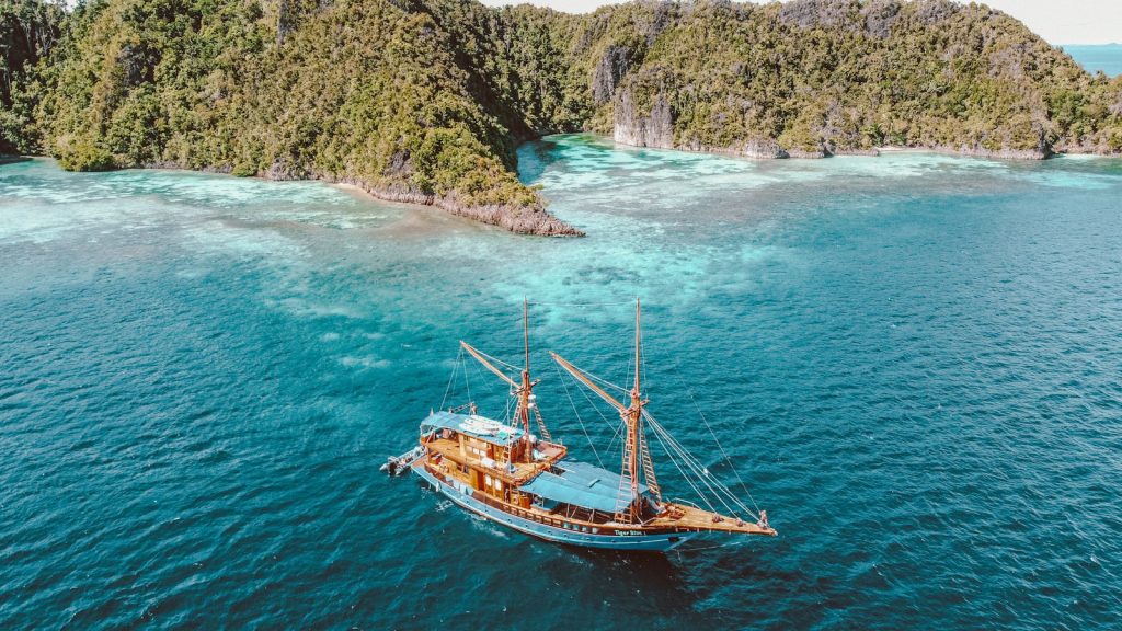Liveaboard vs Resort Wellness in Komodo