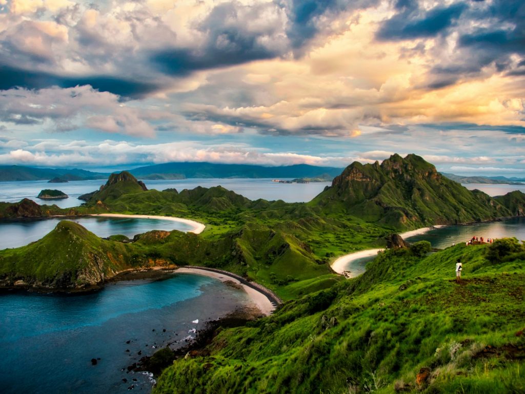 Padar Island Sunrise: A Mindful Hike Guide